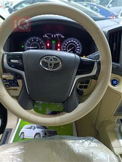 تۆیۆتا لاند کروزەر